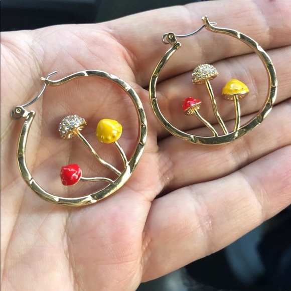 🍄Urban Outfitters Mushroom Earrings🍄 - Picture 3 of 4